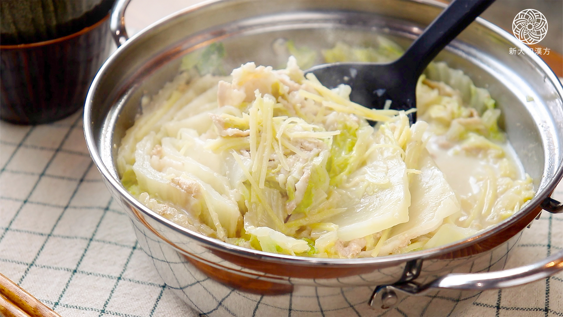 中華風 白菜と豚肉の重ね豆乳鍋